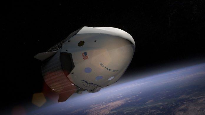 Космически кораб SpaceX.