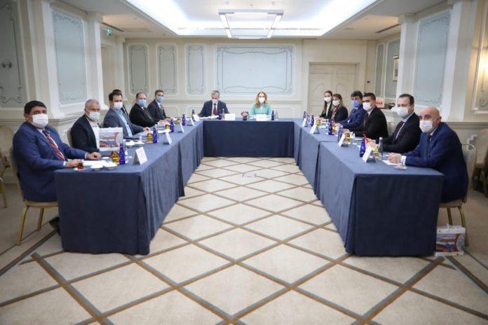 Марияна Николова на среща с бизнеса в Истанбул