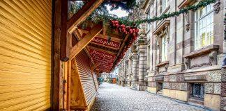 Коледен пазар, затворен.