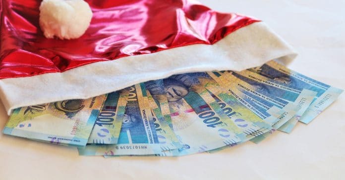 Коледен бонус. Снимка: Pixabay.