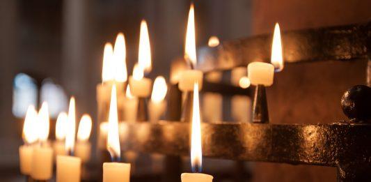 Църковни свещи. Снимка: Pixabay.