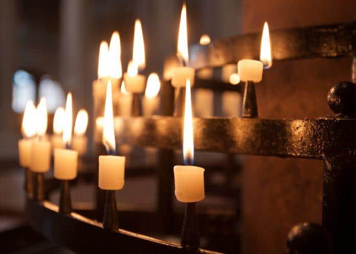 Църковни свещи. Снимка: Pixabay.