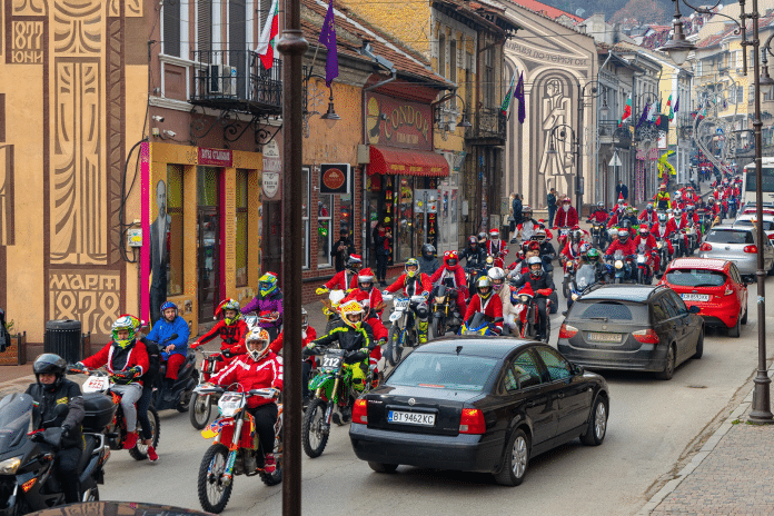 Дядо Коледа на колела, Велико Търново