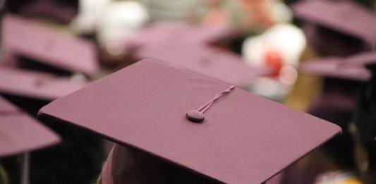 Студенти, абитуриентите, отличници