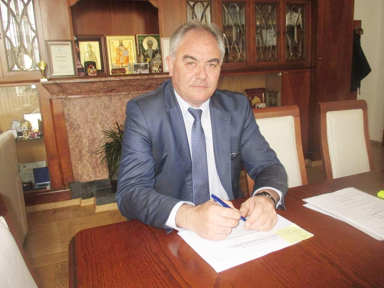 Изведоха с полиция от избирателна секция кандидат кмет на Плевен предадоха