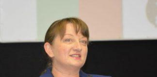 Министър Деница Сачева.