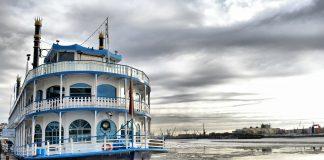 Круизен кораб.