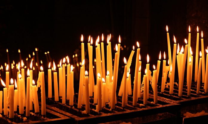 Църковни свещи