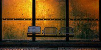 Автобусна спирка. Снимка: Pixabay.