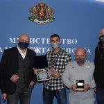 Министър Красен Кралев награждава Ивайло Иванов