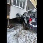 Джип се заби в блок