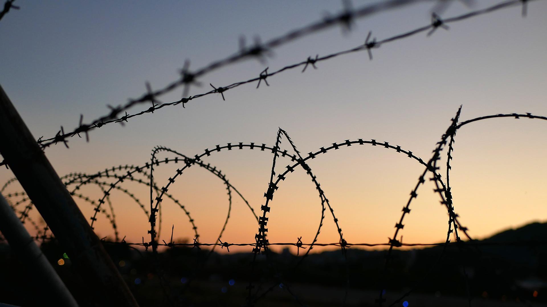 Полша обяви, че изпраща 10 000 допълнителни военнослужещи на границата