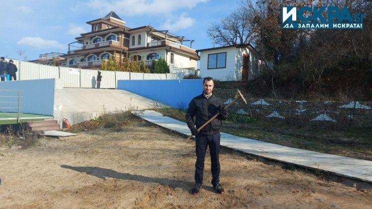 Граждани почистват плажа край Росенец