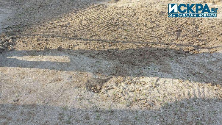 Граждани почистват плажа край Росенец