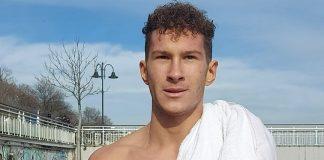 18-годишният ученик Иван Гайтанов спаси Светия кръст в Бургас