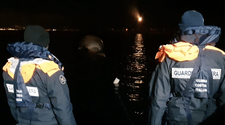 Италианската брегова охрана откри труп на кит