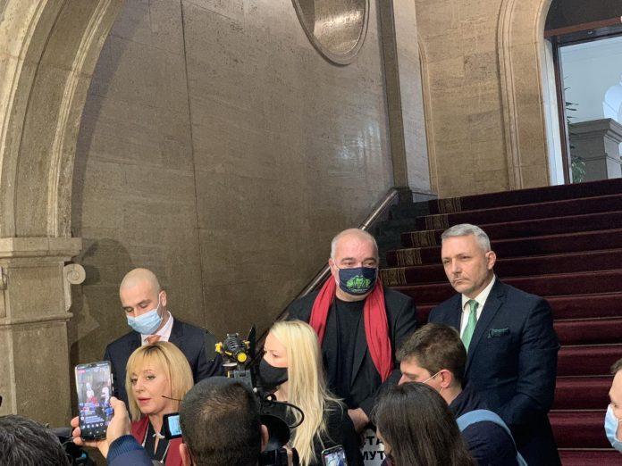 Мая Манолова и Отровното трио