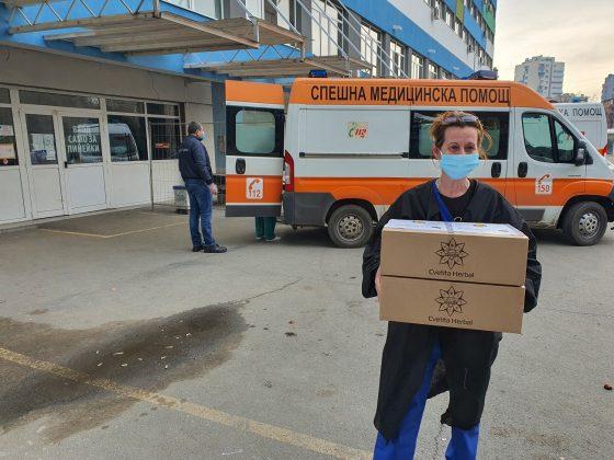 Медици получават дарение