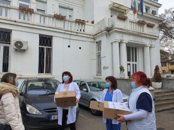 Медици получават дарение