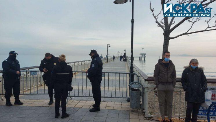 Участници на Йордановден в Бургас