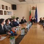 Областният управител на София Илиан Тодоров поиска от МС целево отпускане на средства за почистване на плаващите боклуци по р. Искър