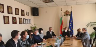 Областният управител на София Илиан Тодоров поиска от МС целево отпускане на средства за почистване на плаващите боклуци по р. Искър