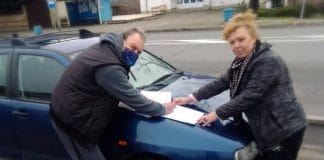 Подписка, организирана от Иринка Сарафова (вдясно)