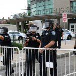 Полицейски служители