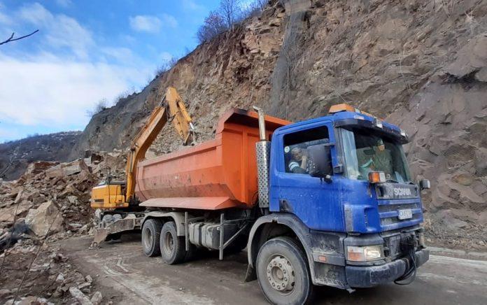 Пропаднала скална маса