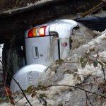 Река Градевска отнесе джип