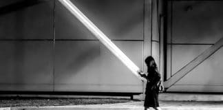 Само момиче вечер