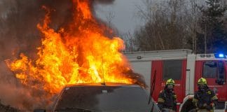 Палеж, горящ автомобил