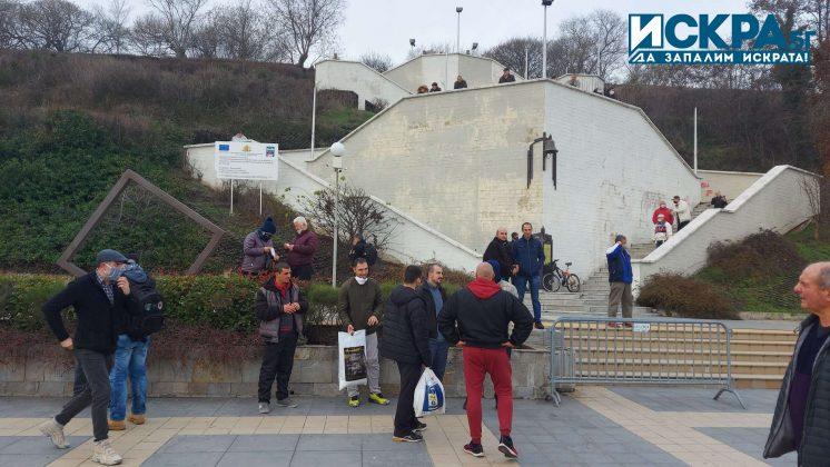 Участници на Йордановден в Бургас