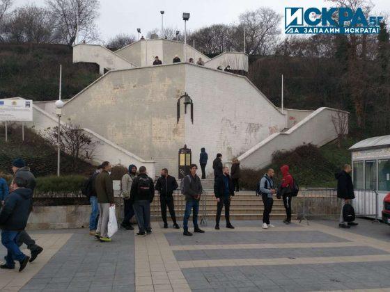 Участници на Йордановден в Бургас