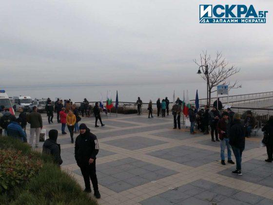 Участници на Йордановден в Бургас