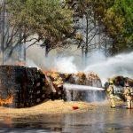 Запалени бали със сено