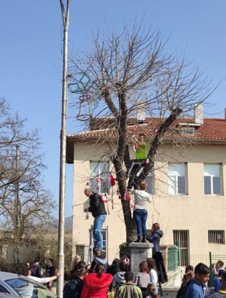 Дърво с мартенички