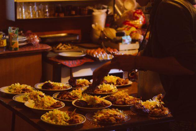 Кюфтенца със салатка от зеле