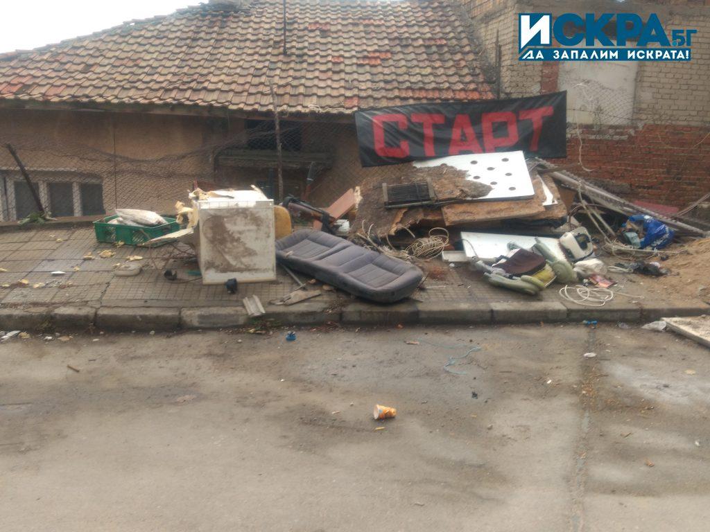 Боклуци в двора