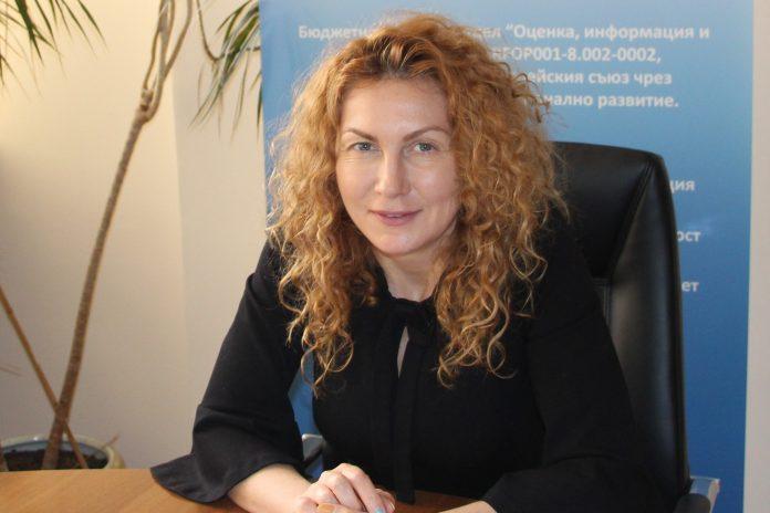 Деница Николова