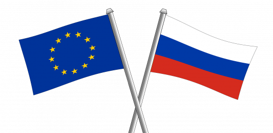 Флаговете на ЕС и Русия