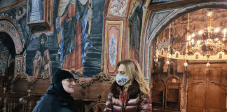 Министър Марияна Николова в Троянския манастир