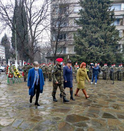 Общинският съвет в Стара Загора пред паметника на Апостола