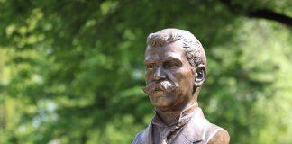 Паметник на Иван Вазов