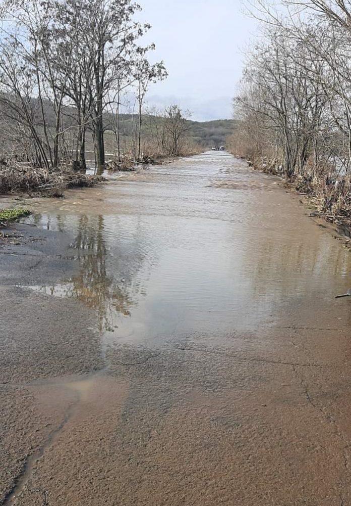 Пътят между Извор и Зидарово