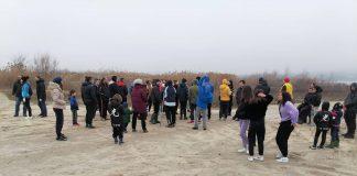 Почистване бреговете на езеро Вая