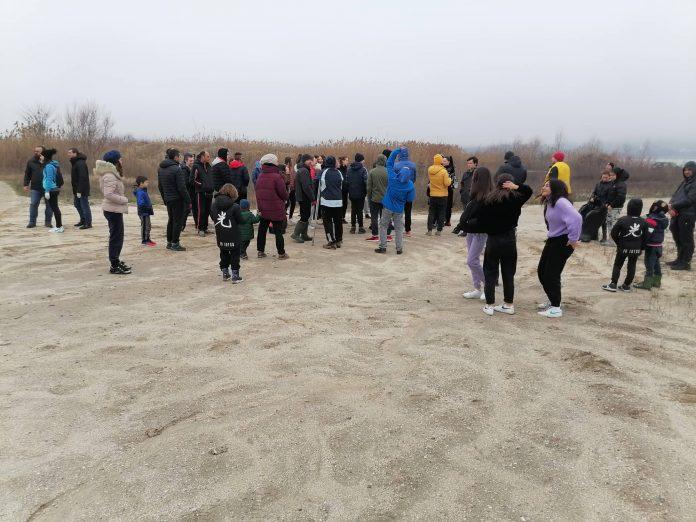 Почистване бреговете на езеро Вая