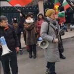 Протест пред дома на премиера