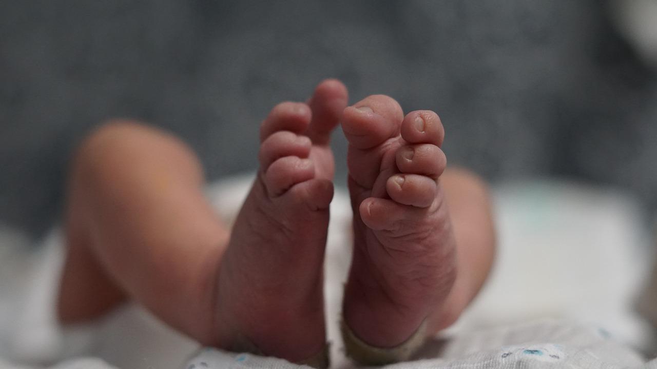 Тримесечно бебе диагностицирано с коклюш е било прието в болница