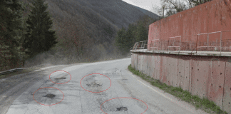 Част от дупките на пътя между Своге и Бучин проход